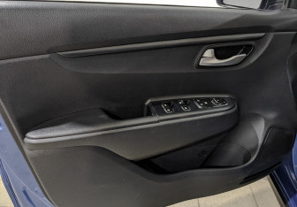 Подержанный автомобиль Kia Rio Hatchback 2019 года (18 фото)