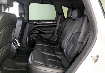 Подержанный автомобиль Porsche Cayenne 2017 года (11 фото)