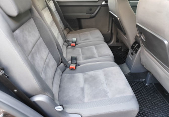 Подержанный автомобиль Volkswagen Touran 2012 года (11 фото)