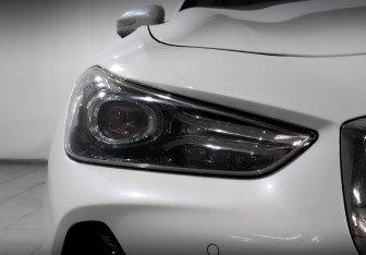 Подержанный автомобиль Genesis G70 2019 года (17 фото)