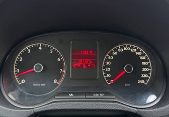 Подержанный автомобиль Volkswagen Polo Sedan 2013 года (13 фото)