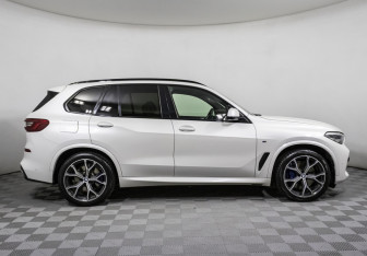 Подержанный автомобиль BMW X5 2019 года (5 фото)