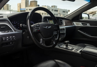 Подержанный автомобиль Genesis G80 2019 года (8 фото)