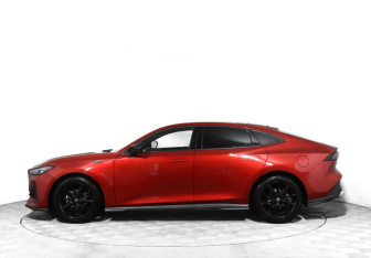 Подержанный автомобиль Changan UNI-V 2023 года (8 фото)