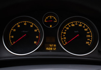 Подержанный автомобиль Opel Astra Sedan 2010 года (12 фото)