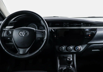 Подержанный автомобиль Toyota Corolla Sedan 2014 года (7 фото)