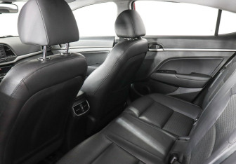 Подержанный автомобиль Hyundai Elantra Sedan 2016 года (8 фото)