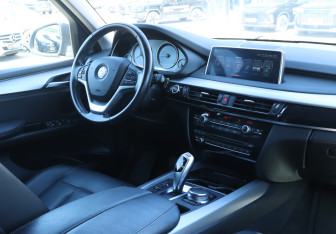Подержанный автомобиль BMW X5 2017 года (11 фото)