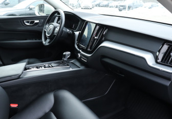 Подержанный автомобиль Volvo XC60 2019 года (9 фото)