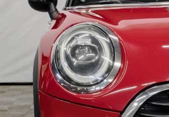 Подержанный автомобиль MINI Hatch 2019 года (16 фото)