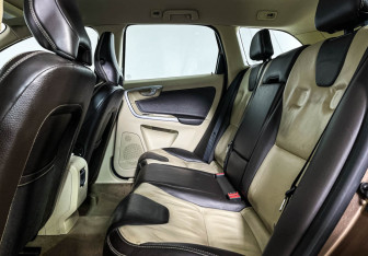 Подержанный автомобиль Volvo XC60 2011 года (10 фото)