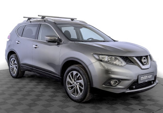 Подержанный автомобиль Nissan X-Trail 2015 года (3 фото)