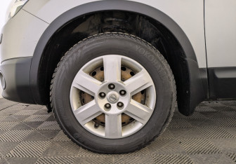 Подержанный автомобиль Nissan Qashqai 2012 года (12 фото)