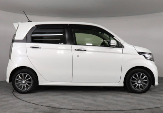 Подержанный автомобиль Honda N-WGN 2015 года (4 фото)