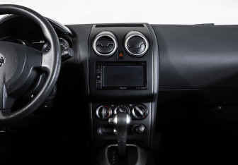 Подержанный автомобиль Nissan Qashqai 2013 года (14 фото)