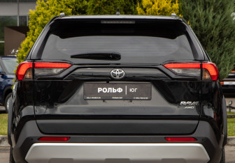 Подержанный автомобиль Toyota RAV4 2024 года (26 фото)