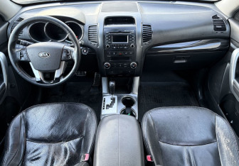 Подержанный автомобиль Kia Sorento 2009 года (10 фото)
