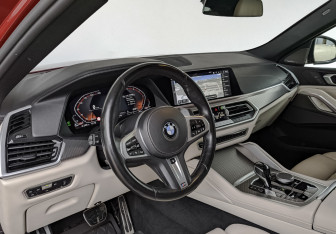 Подержанный автомобиль BMW X6 2021 года (13 фото)