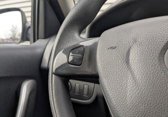 Подержанный автомобиль Renault Sandero 2017 года (26 фото)