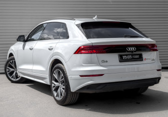 Подержанный автомобиль Audi Q8 2019 года (7 фото)