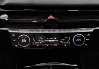 Подержанный автомобиль Genesis G80 2021 года (20 фото)