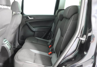 Подержанный автомобиль Skoda Yeti 2017 года (8 фото)