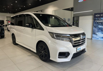 Подержанный автомобиль Honda Stepwgn 2019 года (3 фото)