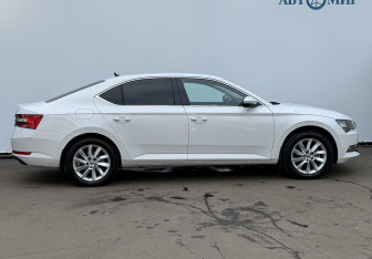 Подержанный автомобиль Skoda Superb Liftback 2016 года (4 фото)