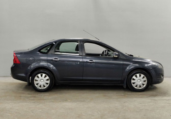 Подержанный автомобиль Ford Focus Sedan 2010 года (4 фото)