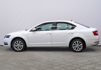 Подержанный автомобиль Skoda Octavia Liftback 2018 года (8 фото)