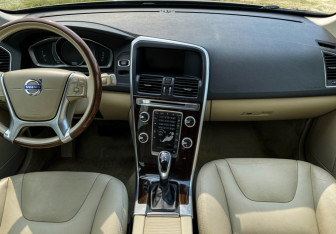 Подержанный автомобиль Volvo XC60 2014 года (12 фото)