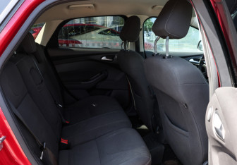 Подержанный автомобиль Ford Focus Hatchback 2012 года (12 фото)