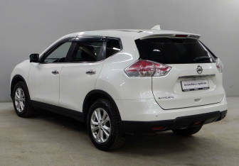 Подержанный автомобиль Nissan X-Trail 2017 года (7 фото)