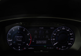 Подержанный автомобиль Volkswagen Tiguan 2017 года (11 фото)