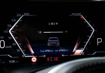 Подержанный автомобиль BMW X5 2025 года (11 фото)