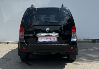 Подержанный автомобиль Nissan Pathfinder 2010 года (6 фото)