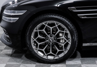 Подержанный автомобиль Genesis G80 2021 года (15 фото)