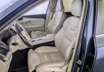 Подержанный автомобиль Volvo XC90 2020 года (20 фото)