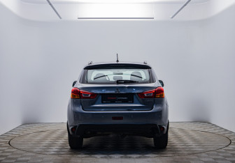 Подержанный автомобиль Mitsubishi ASX 2014 года (6 фото)