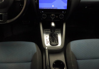 Подержанный автомобиль Volkswagen Jetta Sedan 2013 года (19 фото)