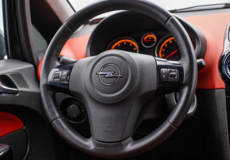 Подержанный автомобиль Opel Corsa 2008 года (15 фото)