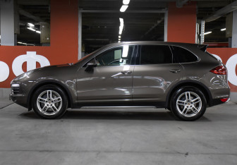 Подержанный автомобиль Porsche Cayenne 2013 года (8 фото)