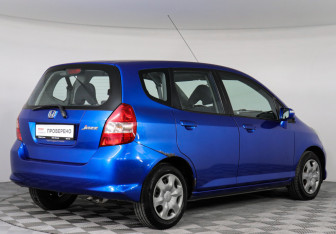 Подержанный автомобиль Honda Jazz 2007 года (3 фото)