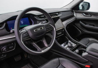 Подержанный автомобиль Jeep Grand Cherokee 2022 года (9 фото)