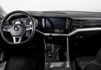 Подержанный автомобиль Volkswagen Touareg 2019 года (12 фото)