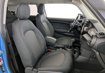 Подержанный автомобиль MINI Hatch 2017 года (23 фото)