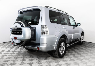 Подержанный автомобиль Mitsubishi Pajero 2012 года (3 фото)