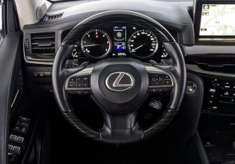 Подержанный автомобиль Lexus LX 2021 года (21 фото)