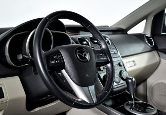 Подержанный автомобиль Mazda CX-7 2010 года (10 фото)
