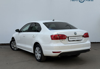 Подержанный автомобиль Volkswagen Jetta Sedan 2012 года (7 фото)